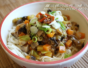 高麗菜香菇蔬菜拌麵