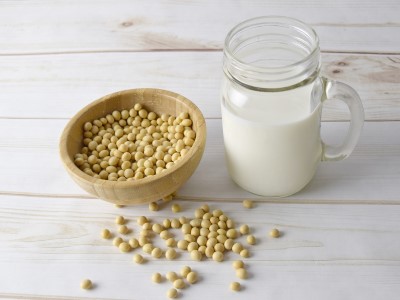 豆漿是由大豆所做，有很多蛋白質。(photo / pixabay_bigfatcat)