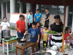 食農小廚師做菜體驗活動：陪孩子設計食譜，讓孩子親自烹飪青菜料理