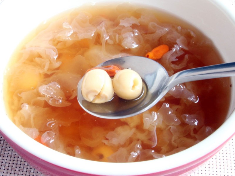 銀耳蓮子甜湯可是夏日消暑甜品。（photo / 黃薏芠提供）